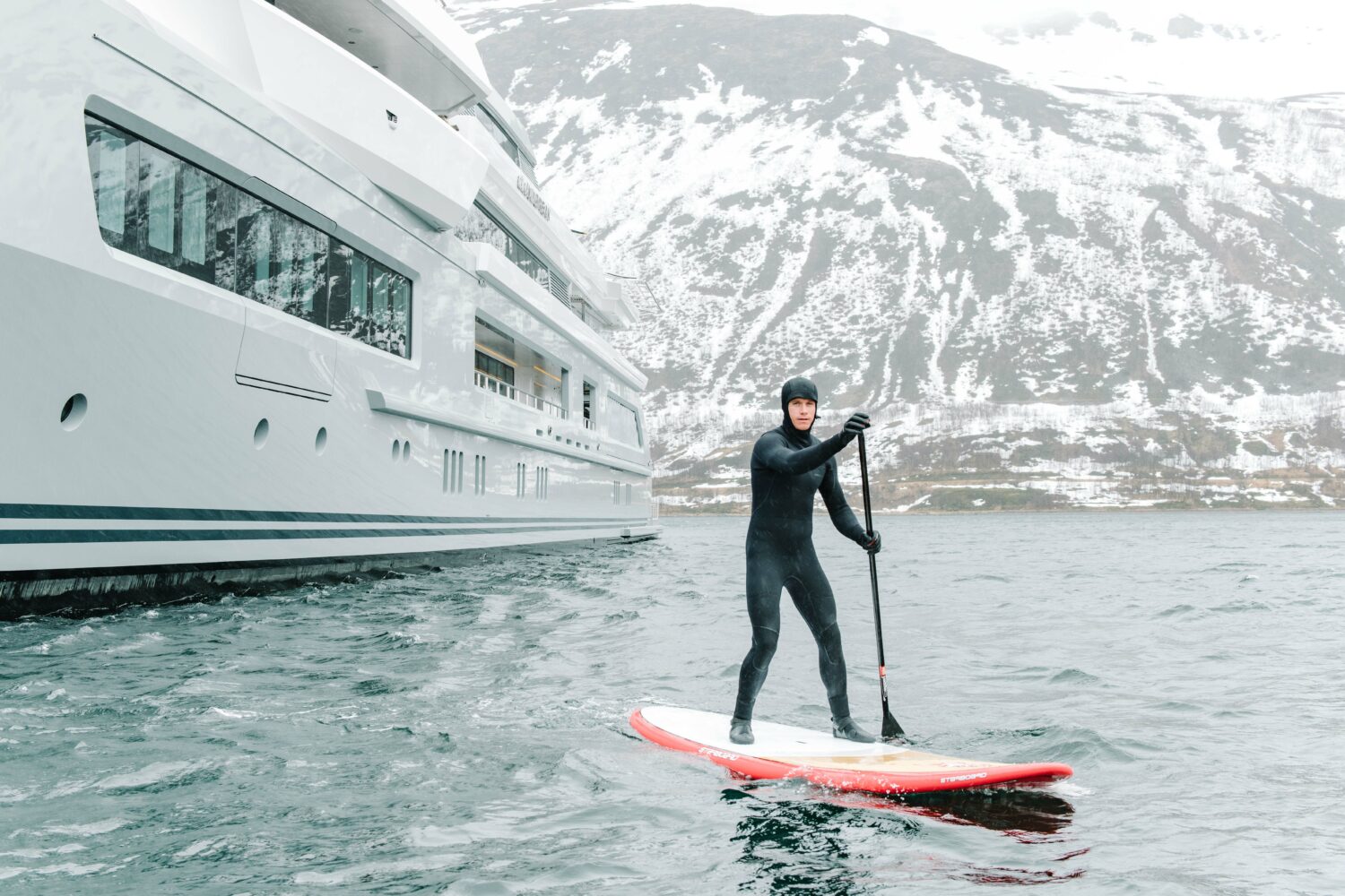 explorer yacht cloudbreak