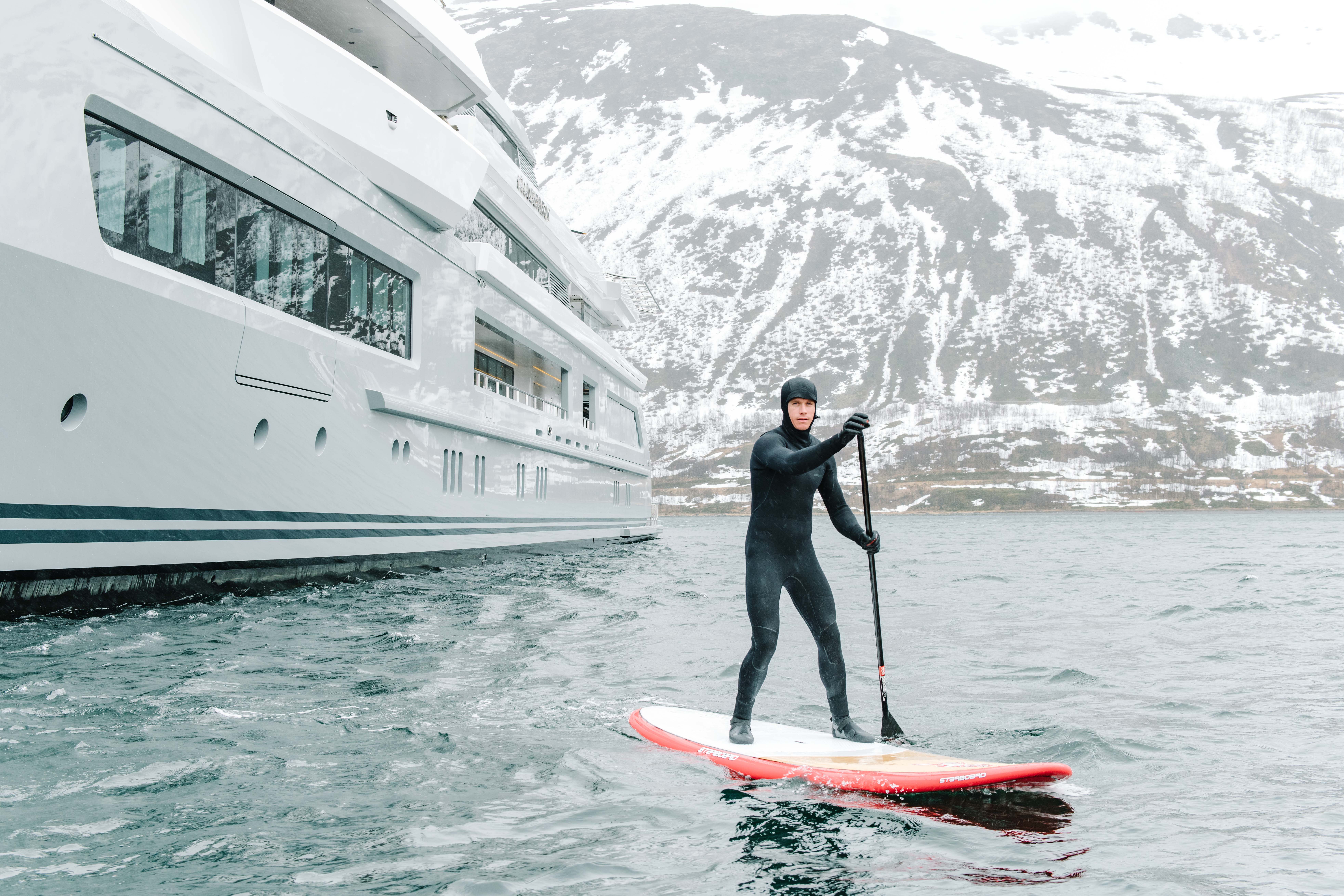 explorer yacht cloudbreak