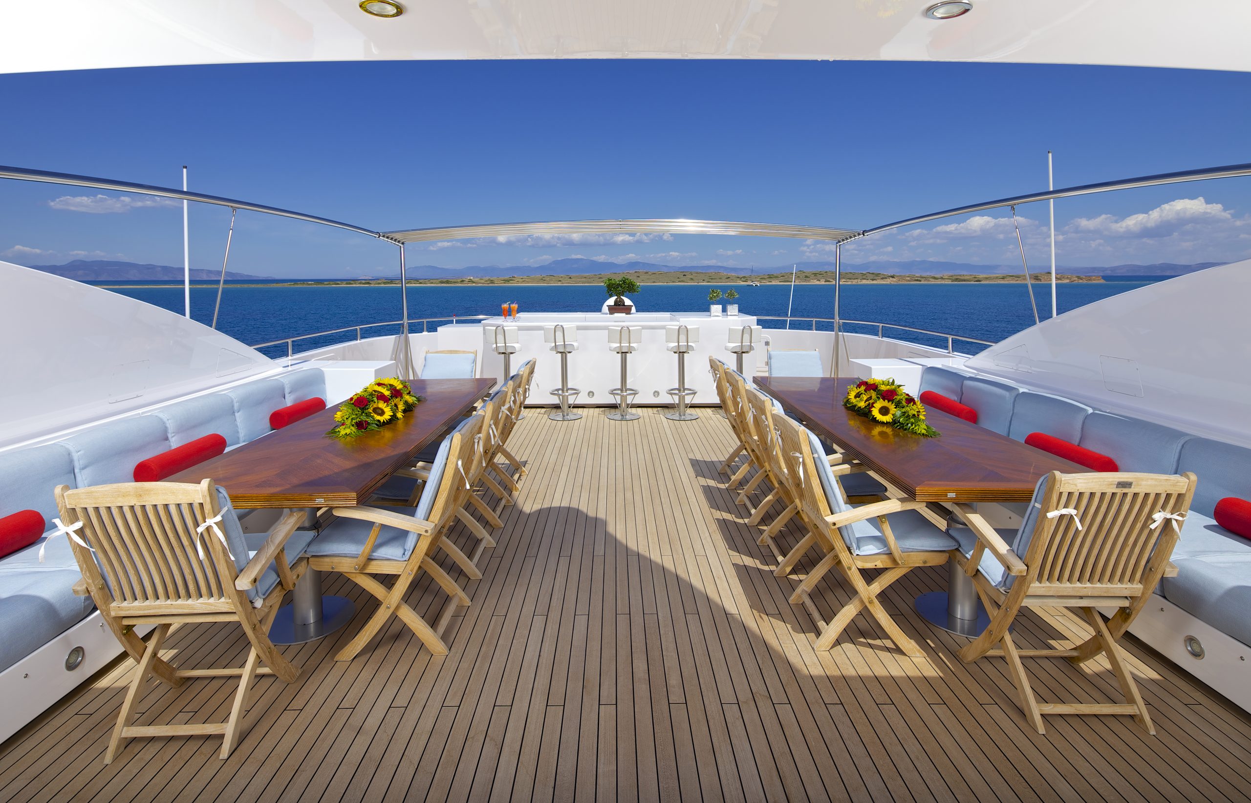 Motor Yacht OCEANOS for Charter with SuperYachtsMonaco