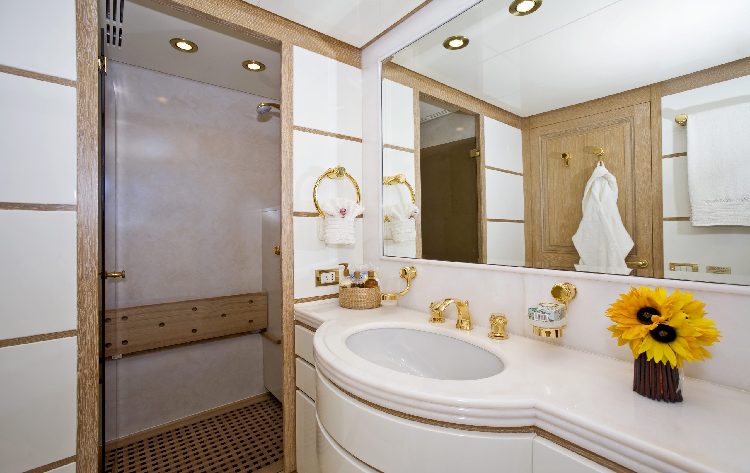 M/Y TE MANU for charter with SuperYachtsMonaco