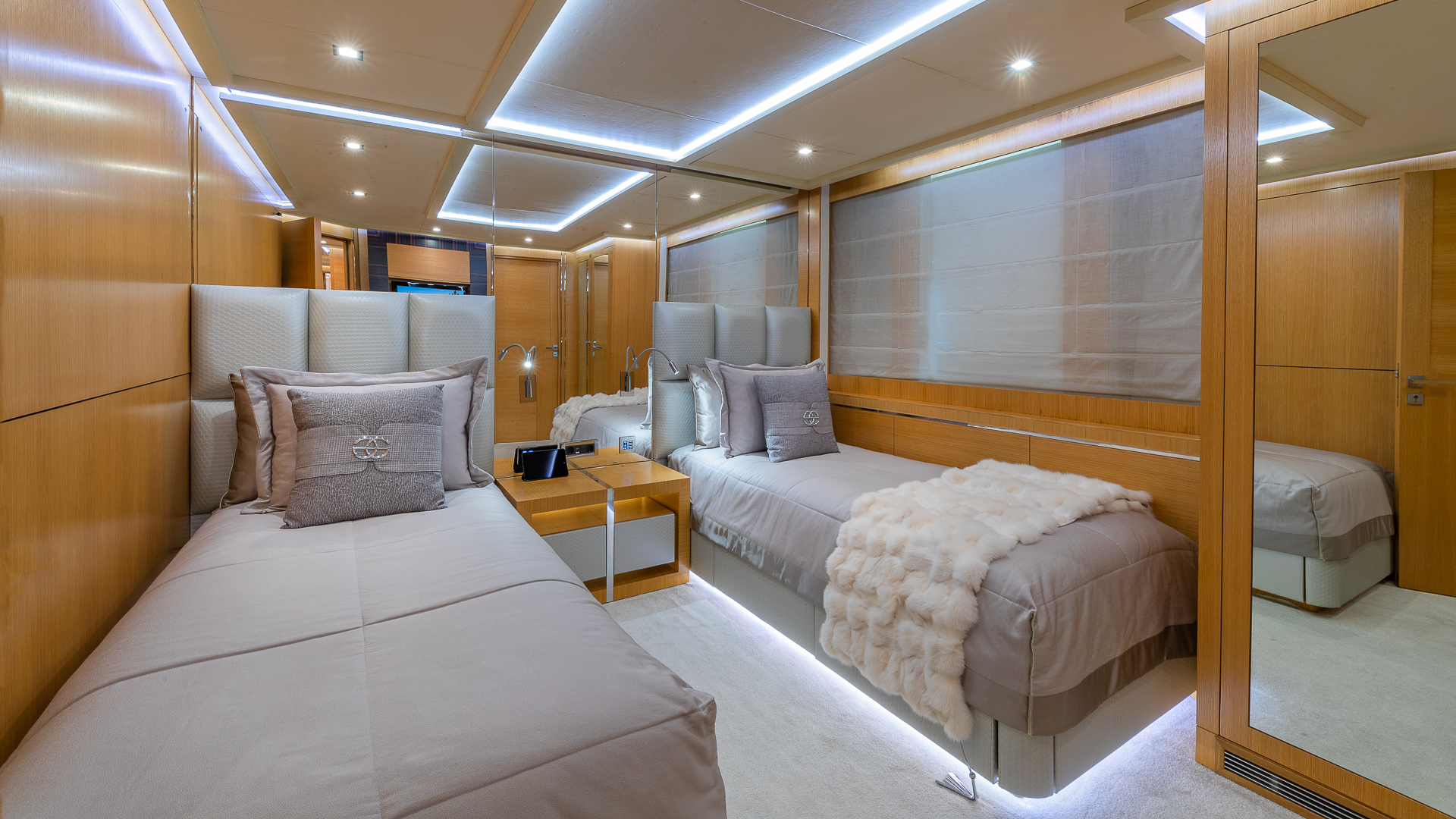 Motor Yacht DB9 for Charter with SuperYachtsMonaco