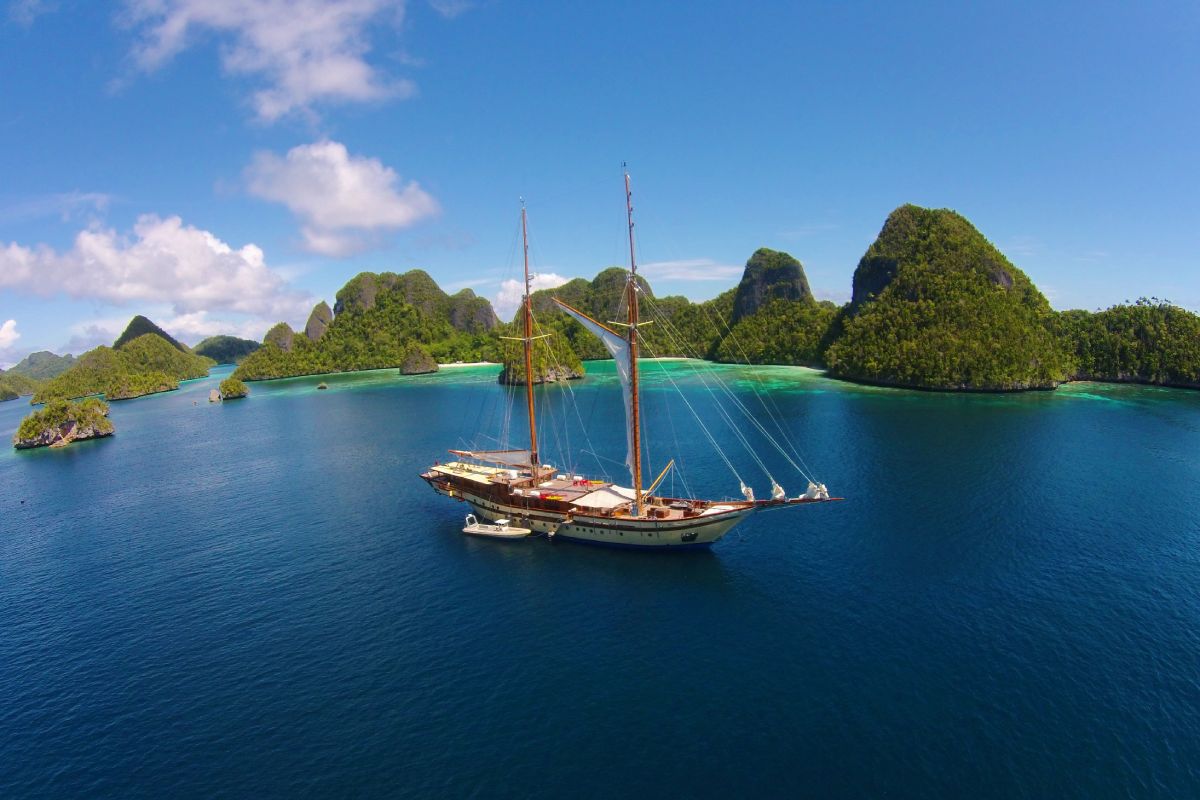 Sailing Yacht LAMIMA for Charter with SuperYachtsMonaco