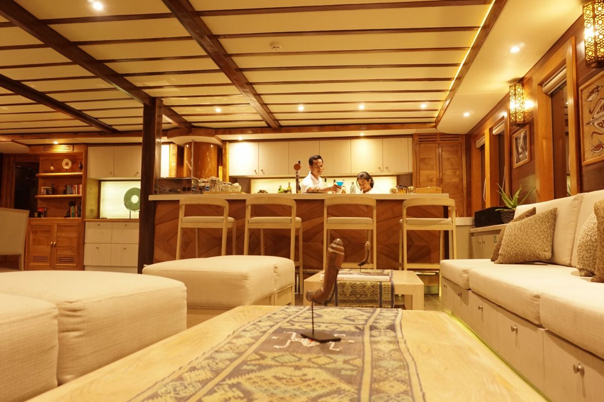 Sailing Yacht LAMIMA for Charter with SuperYachtsMonaco