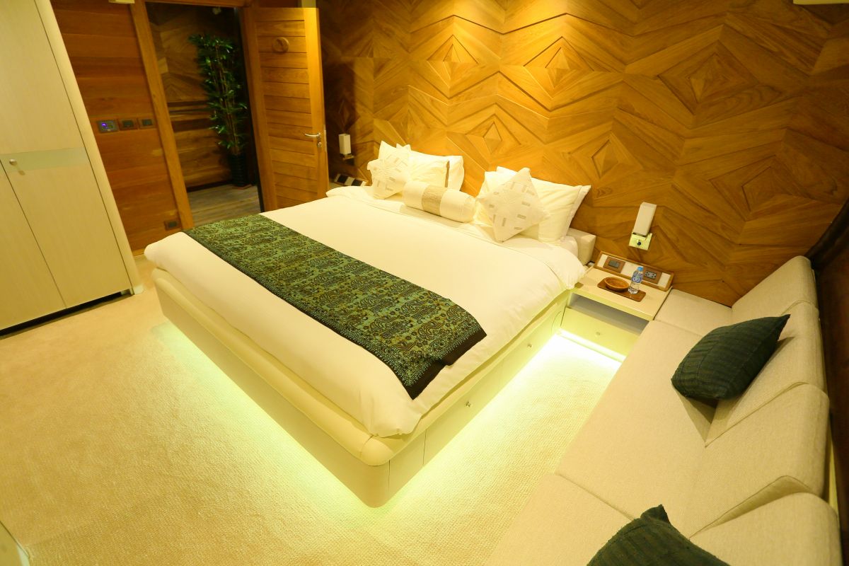 Sailing Yacht LAMIMA for Charter with SuperYachtsMonaco