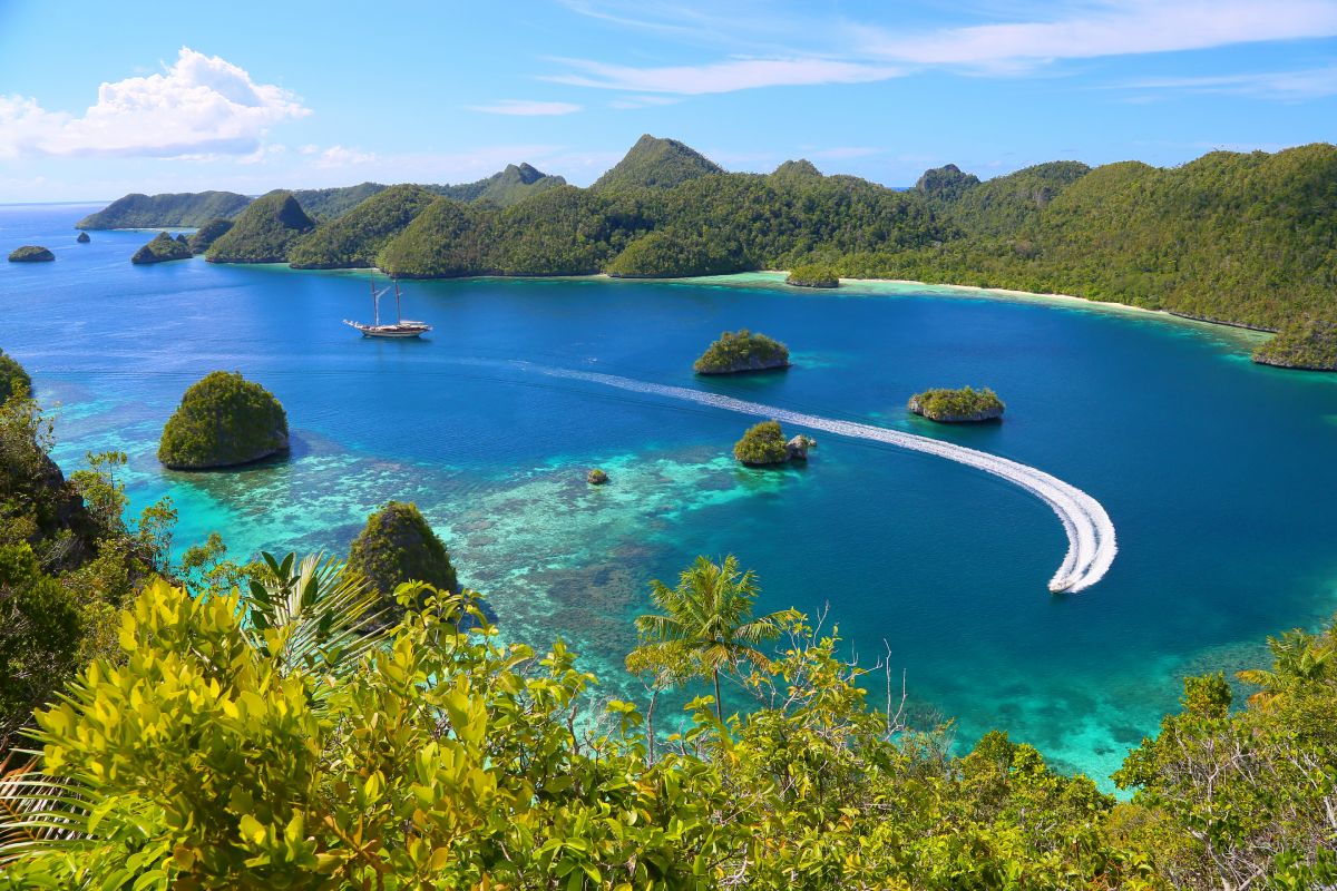 Sailing Yacht LAMIMA for Charter with SuperYachtsMonaco