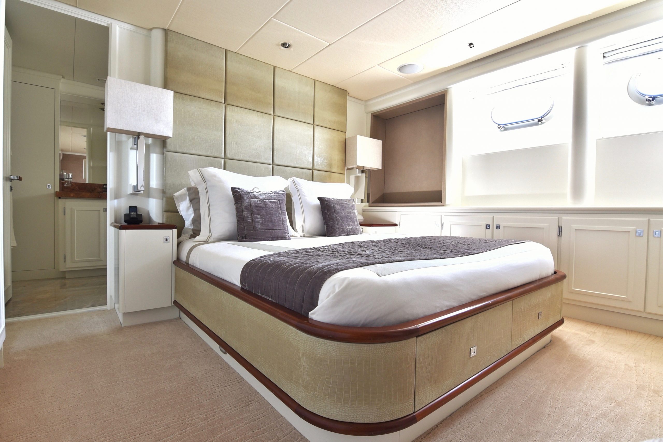 Life saga yacht for sale