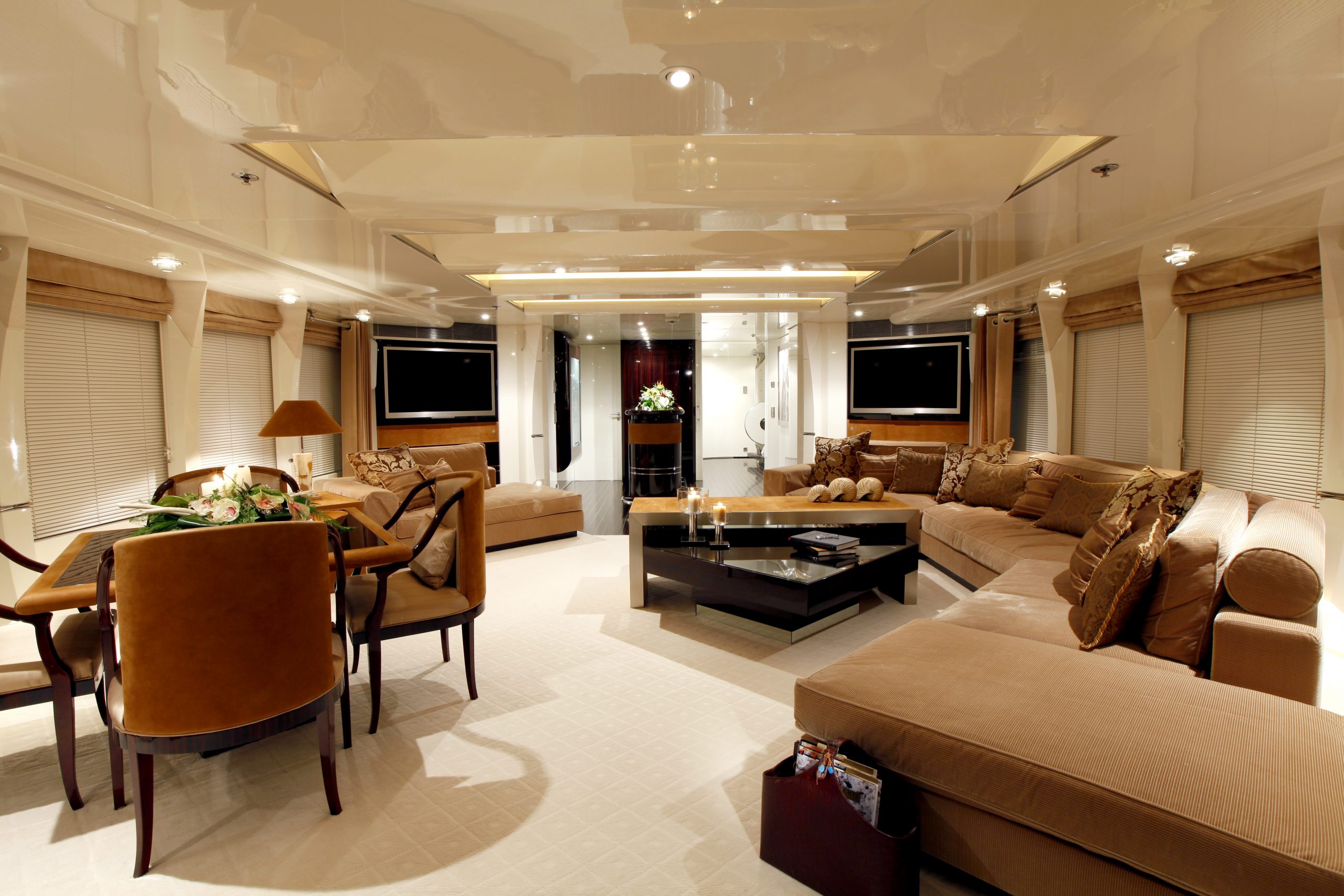 Motor Yacht VERA for charter with SuperYachtsMonaco