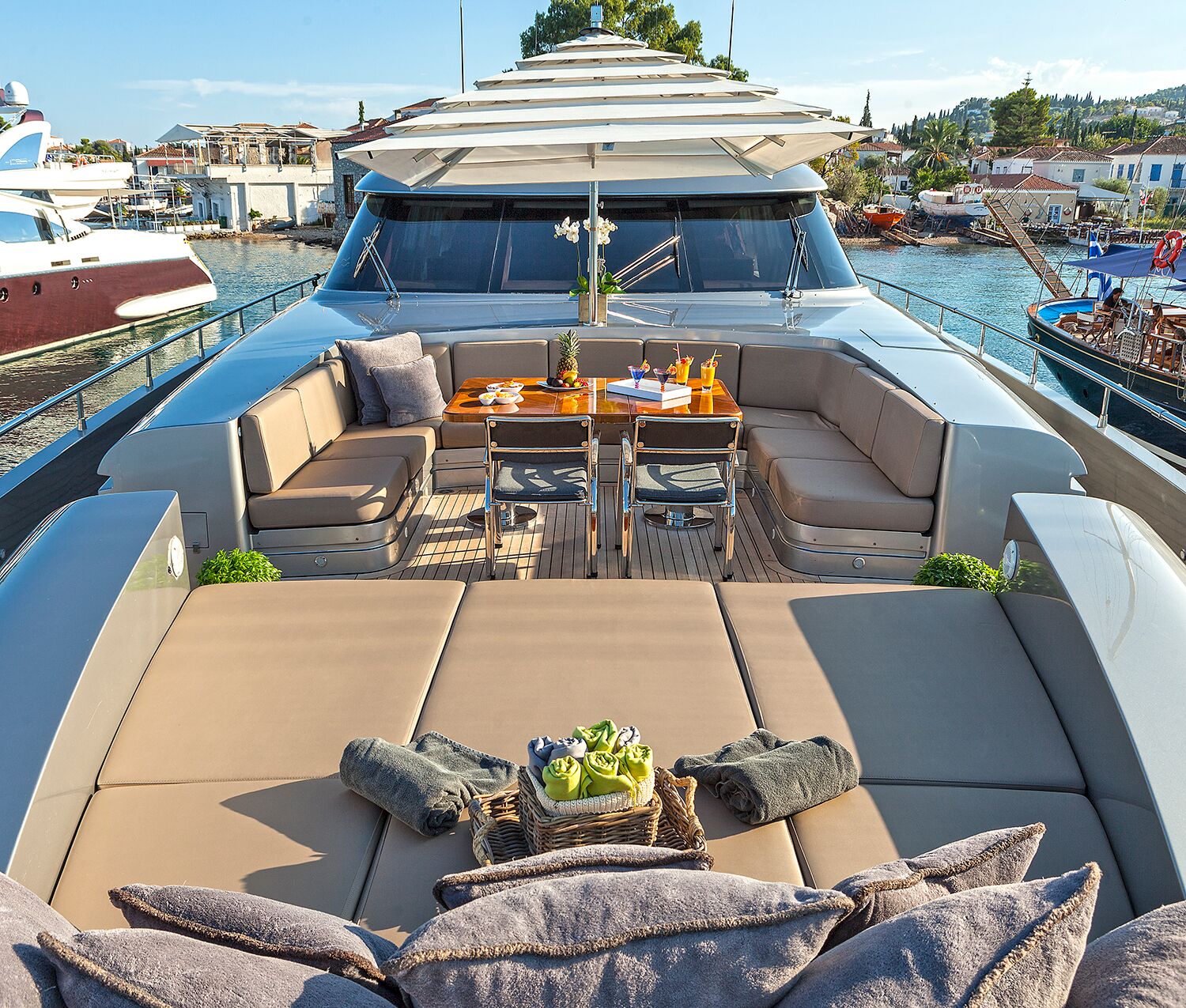 Motor Yacht MY TOY for charter with SuperYachtsMonaco