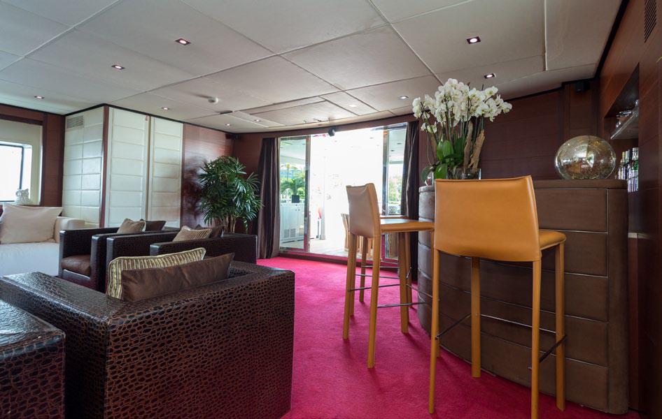 Motor Yacht ANNAMIA for Charter with SuperYachtsMonaco