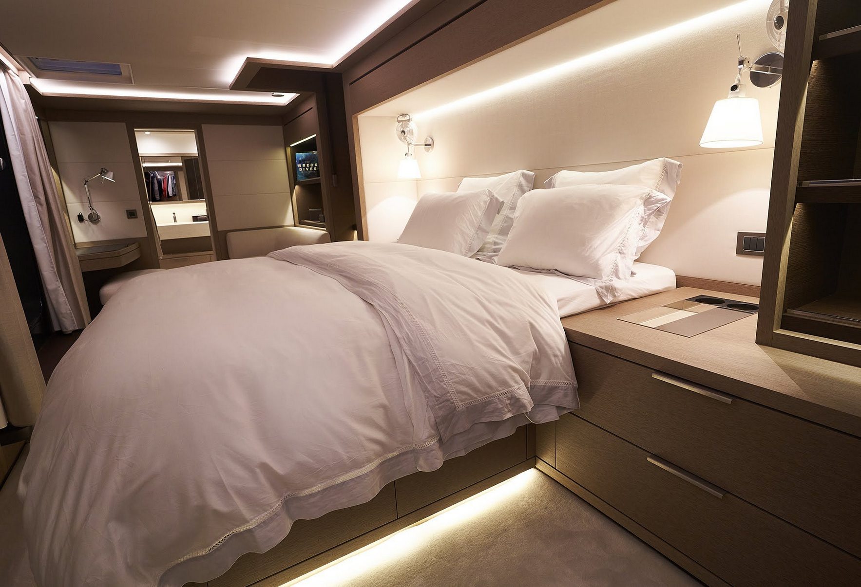 BABAC Yacht for Charter