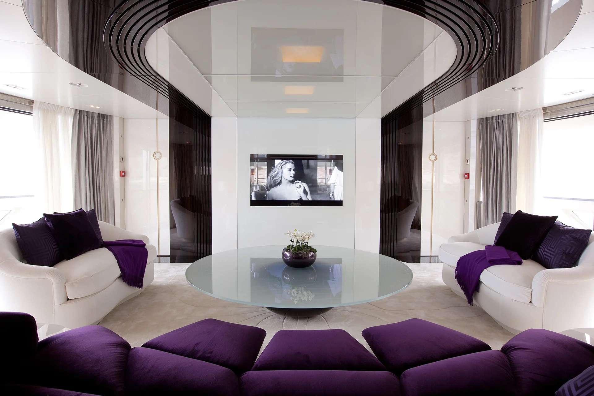 Motor Yacht QUINTA ESSENTIAL for Charter with SuperYachtsMonaco