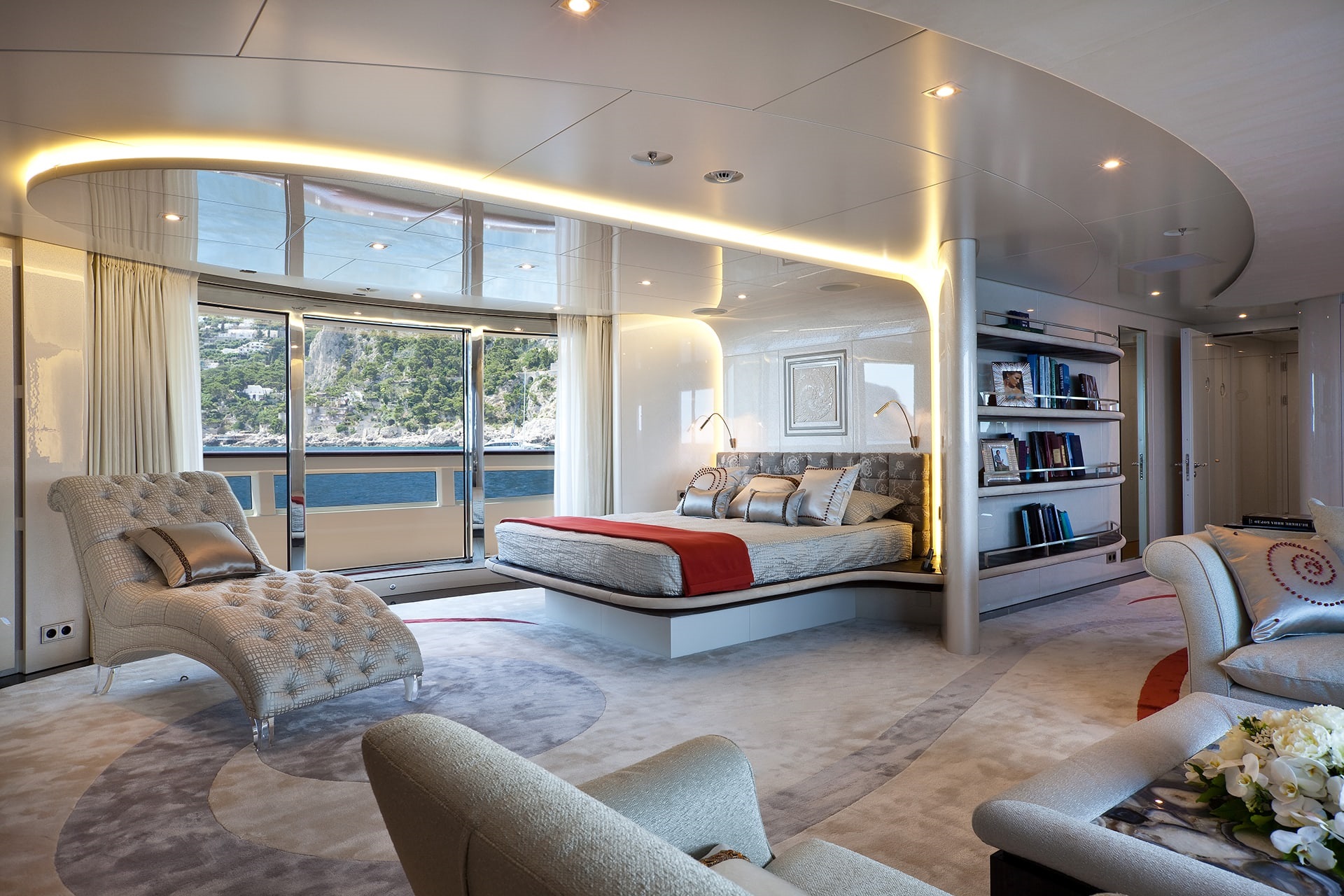 Motor Yacht QUINTA ESSENTIAL for Charter with SuperYachtsMonaco