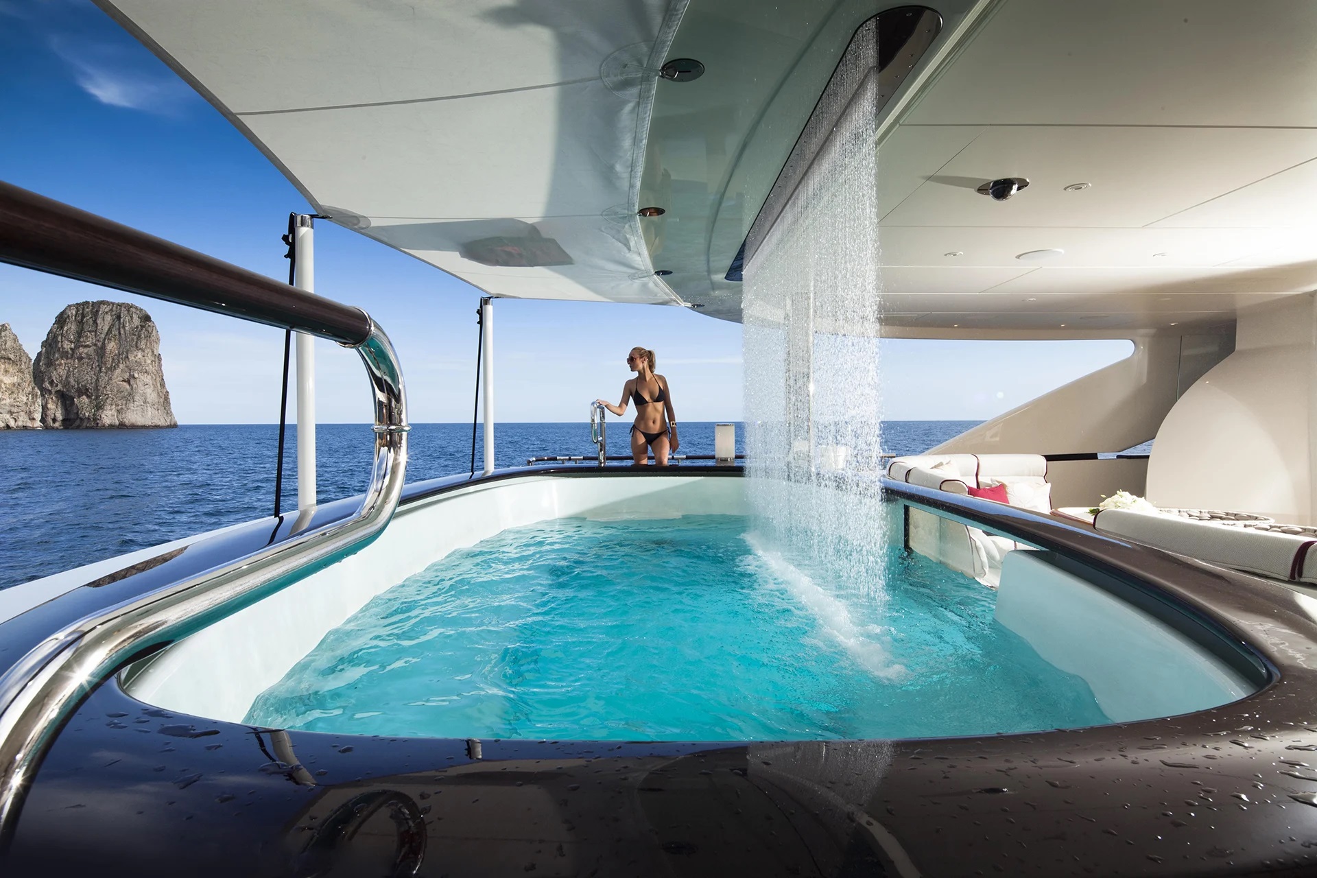 Motor Yacht QUINTA ESSENTIAL for Charter with SuperYachtsMonaco