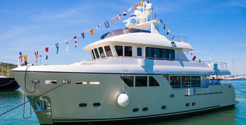 Darwin Class 86 explorer yacht